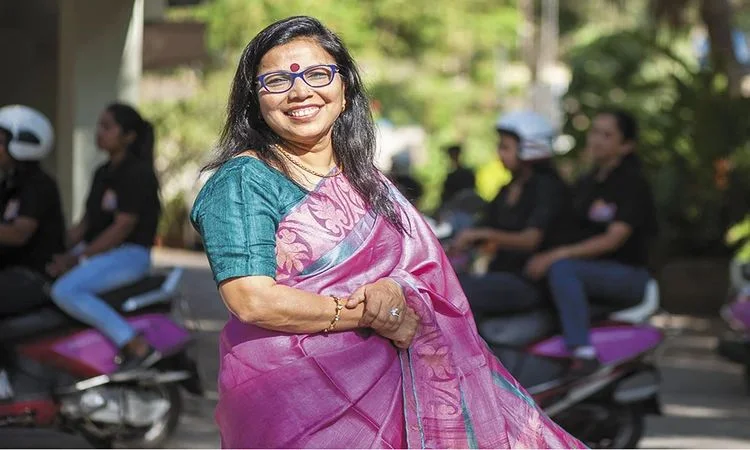 Revathi Roy (Hey DeeDee)